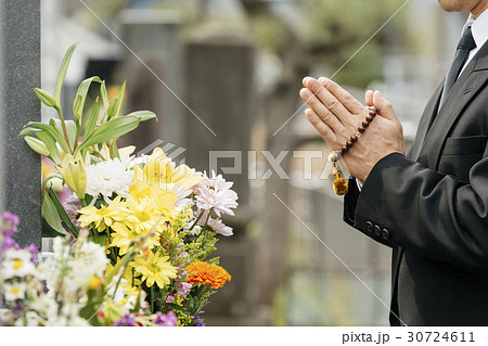 お墓参り 30724611