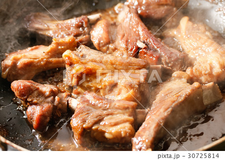 豚のスペアリブ 豚のスペアリブ 30725814