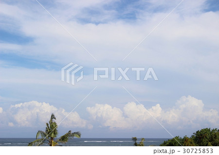 バリ、サヌ-ルの青空 バリ、サヌ-ルの青空 30725853