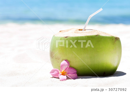 Tropical fresh cocktail on white beach 30727092