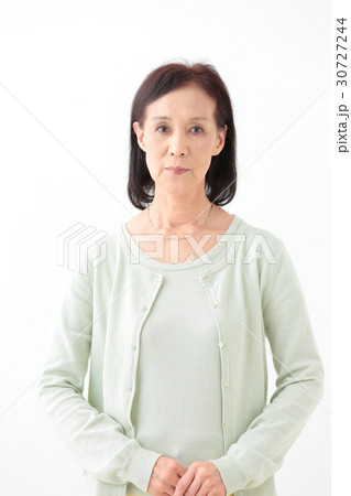 シニア女性　ポートレート 30727244