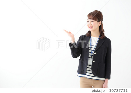 カジュアルビジネス　若い女性 30727731