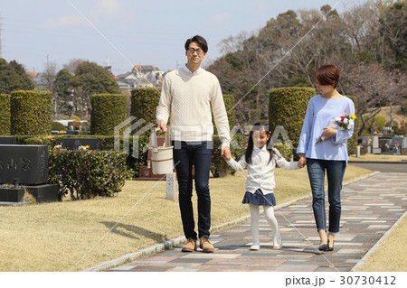 お墓参り お墓参り 30730412