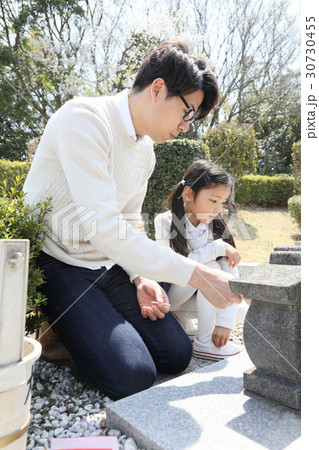 お墓参り 30730455