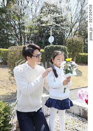 お墓参り お墓参り 30730456