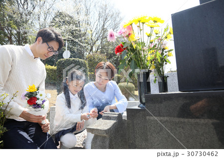 お墓参り 30730462