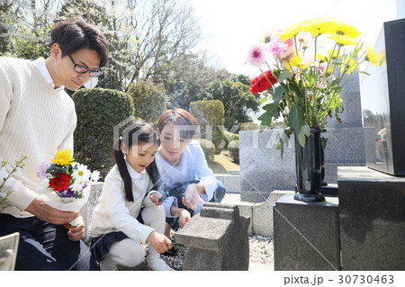 お墓参り 30730463