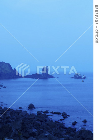 海 岩 石 30732888