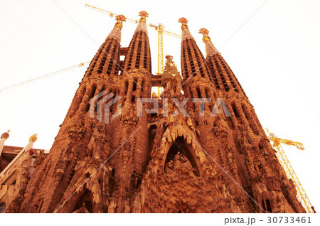 ガウディ 建築 バルセロナ 30733461