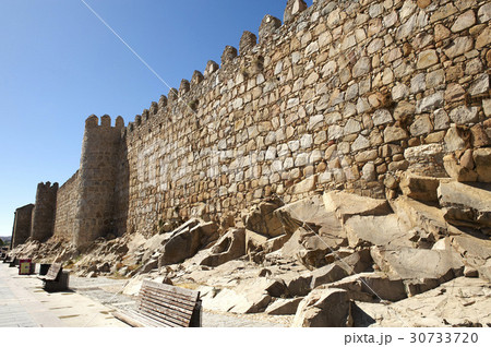 石 ベンチ 城壁 30733720