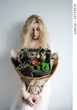 portrait of a girl with a bouquet 30736638