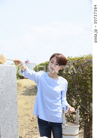 お墓参り 30737384