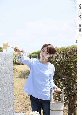 お墓参り 30737385