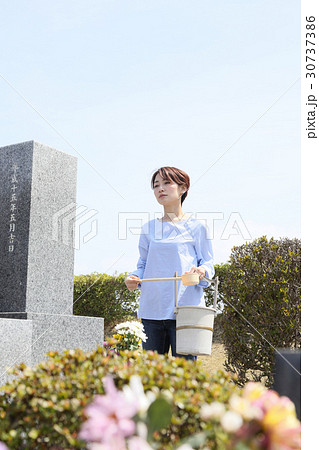 お墓参り 30737386