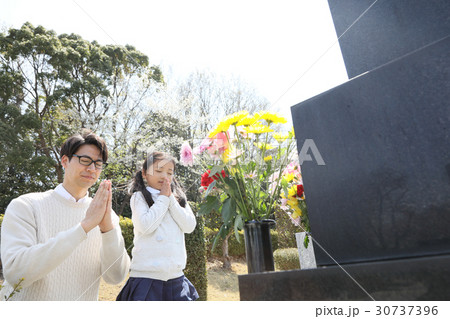 お墓参り 30737396