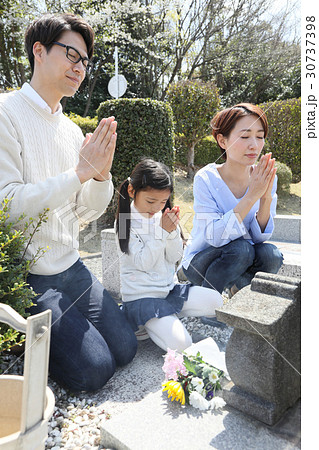 お墓参り お墓参り 30737398