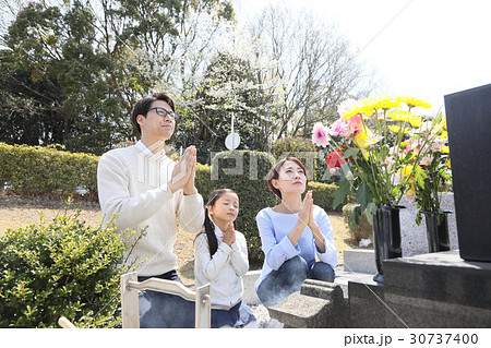 お墓参り 30737400