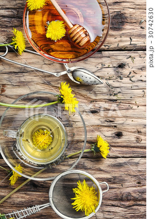 Tea with honey dandelion 30742630