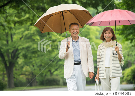 シニア夫婦 ライフスタイル 旅行 イメージ 30744085