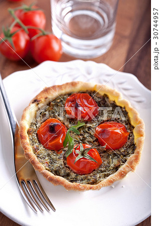 Mini Spinach Quiche 30744957