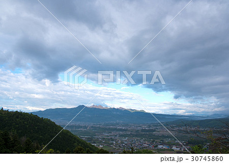 榛名山 渋川方面を望む 榛名山 渋川方面を望む 30745860