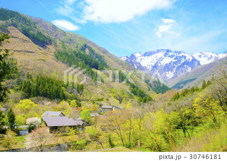 新緑の谷川温泉 30746181