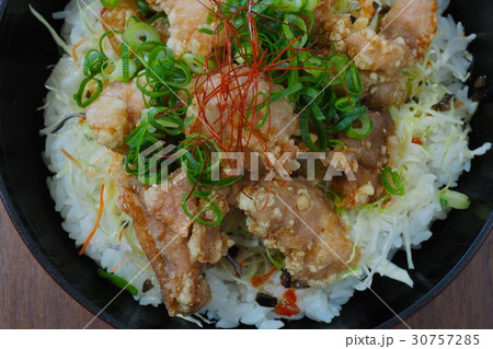 唐揚げ丼 唐揚げ丼 30757285