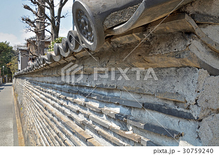 谷中散歩：観音寺の築地塀　 30759240