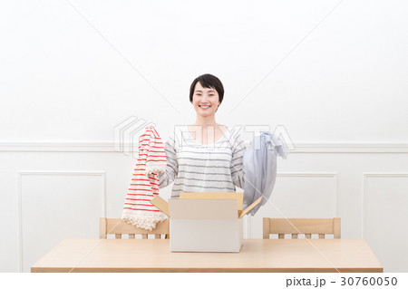 若い女性 若い女性 30760050