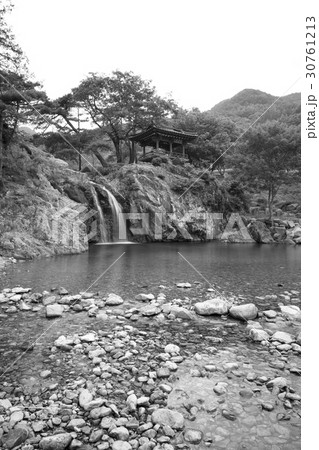 慶北 モノトーン 滝 30761213