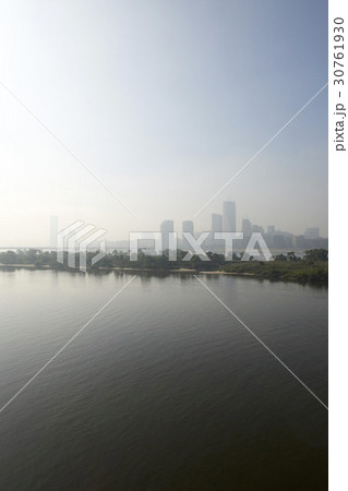 高層ビル パム島 霧 30761930