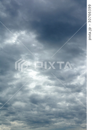 雲 天気 暗雲 30766399