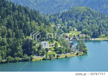 ブレッド湖 山 スロベニアの 30767757