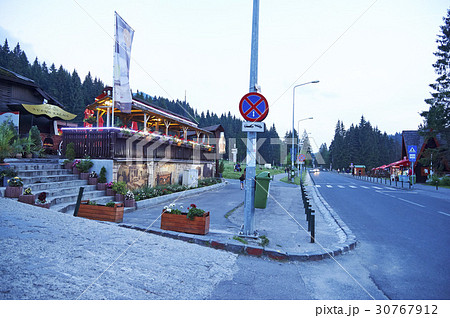 道路 ルーマニアの ブラショフ 30767912