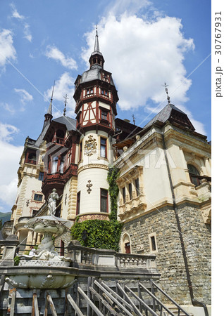 ローアングル ルーマニアの シナイア 30767931