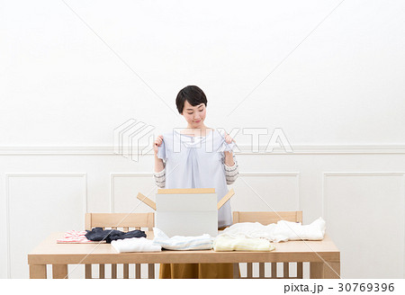 若い女性(通販) 若い女性(通販) 30769396