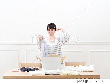 若い女性(通販) 若い女性(通販) 30769406