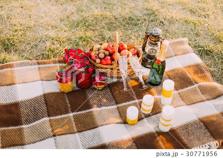 The romantic picnic composition consisted of the 30771956