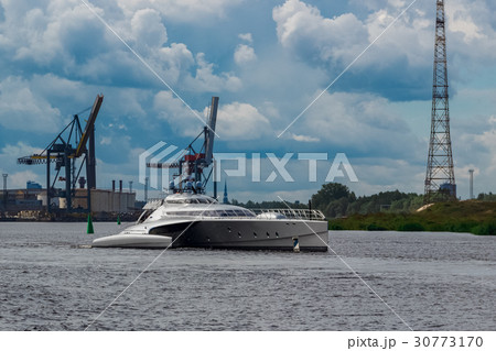 Large silver trimaran 30773170