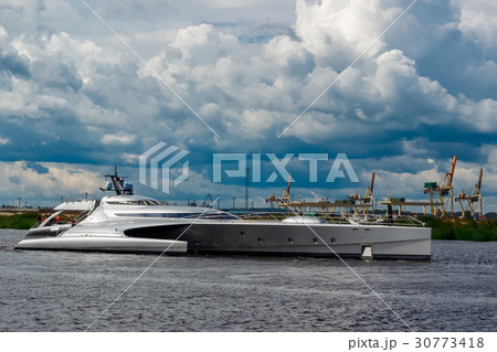 Large silver trimaran Large silver trimaran 30773418