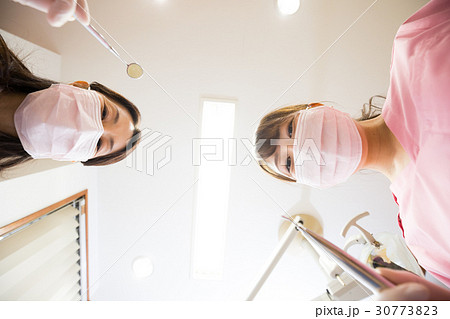 歯医者　治療 30773823