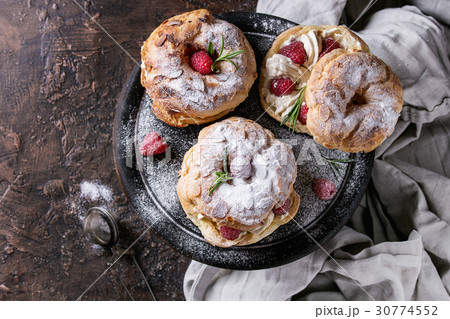 Choux cake Paris Brest with raspberries Choux cake Paris Brest with raspberries 30774552