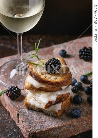 Sandwich with goat cheese and berries Sandwich with goat cheese and berries 30774651