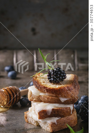 Sandwich with goat cheese and berries Sandwich with goat cheese and berries 30774653