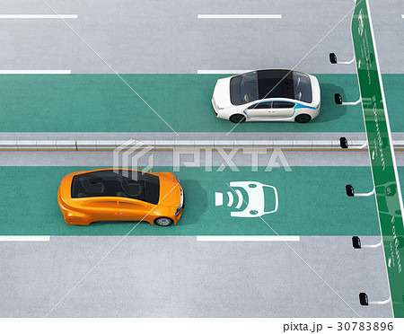 高速道路非接触充電優先レーンに走行している電気自動車 30783896