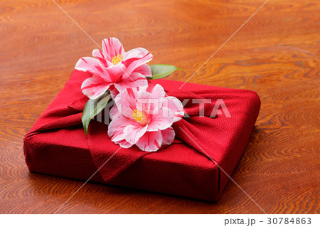 風呂敷包みと椿~沖の浪・はなやか 風呂敷包みと椿~沖の浪・はなやか 30784863