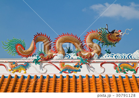 Chinese dragon and the blue sky in shrine Chinese dragon and the blue sky in shrine 30791128
