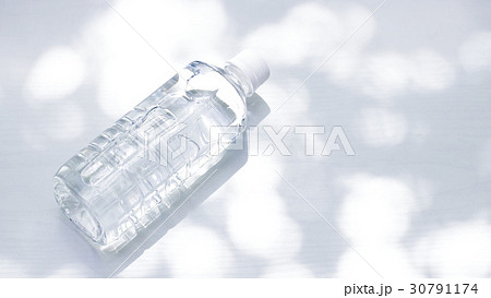 ペットボトルの水 30791174