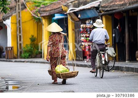 Unidentified woman in Hoi An city 30793386