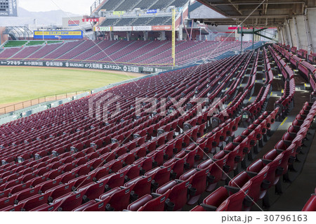 カープ本拠地マツダスタジアム 1塁側内野席 30796163